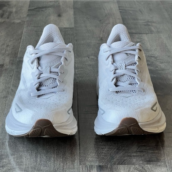 Hoka One One
Clifton 9
Womens Size 10 1127896 NCWT - Picture 2 of 10